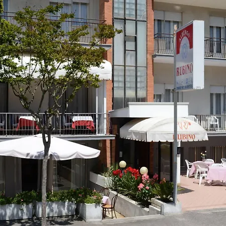 Rubino Hotel 2*