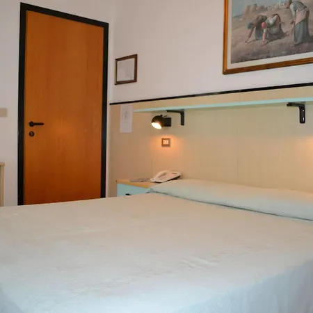 Rubino Hotel 2*